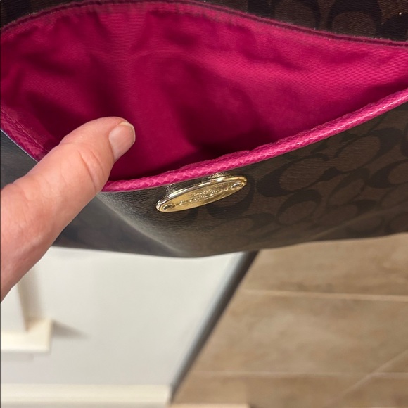 New COACH Crossbody bag. Perfect for Valentine’s Day!! - Picture 5 of 5